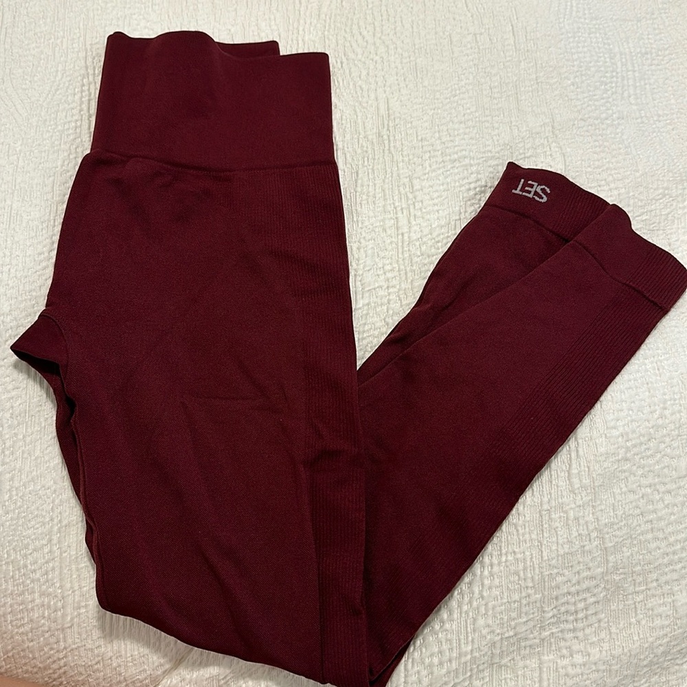 Setactive maroon leggings size medium